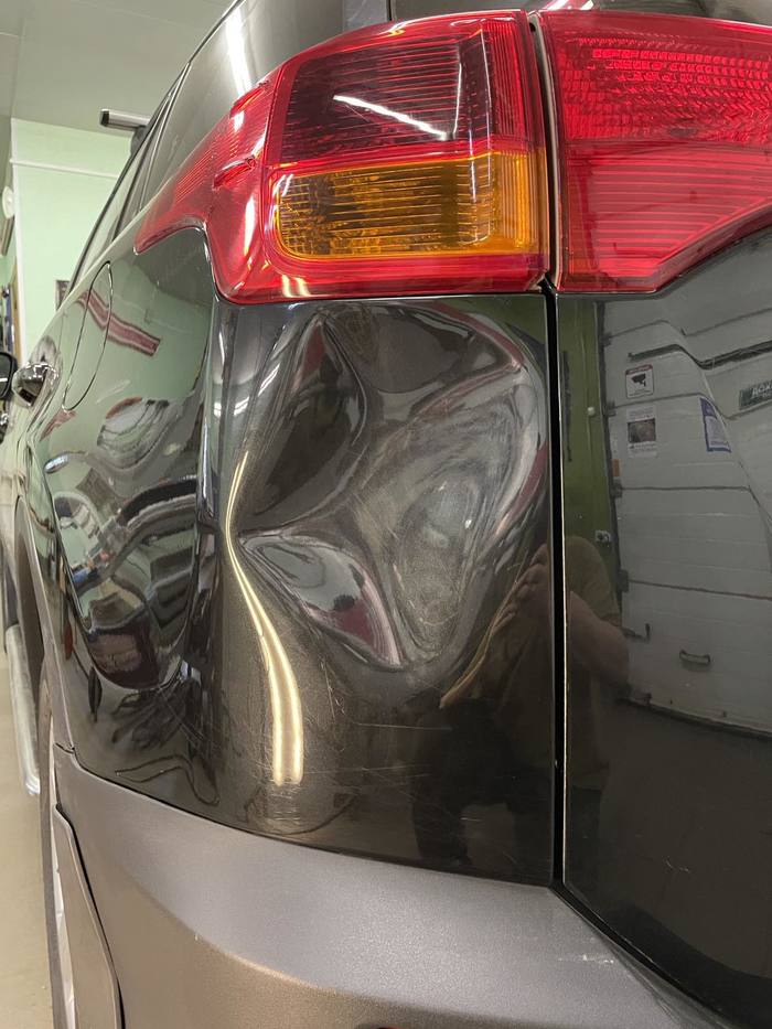 Устранение вмятины на заднем крыле авто